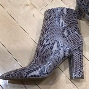Trendy Snakeskin print booties 🌟